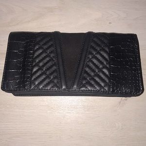 Black clutch